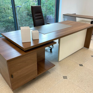 Grandioso 2 – Grand Executive Desk