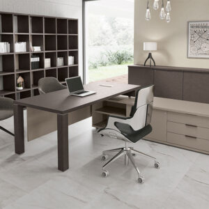 Bravvo 1 Executive Desk In Square Shaped Legs 1